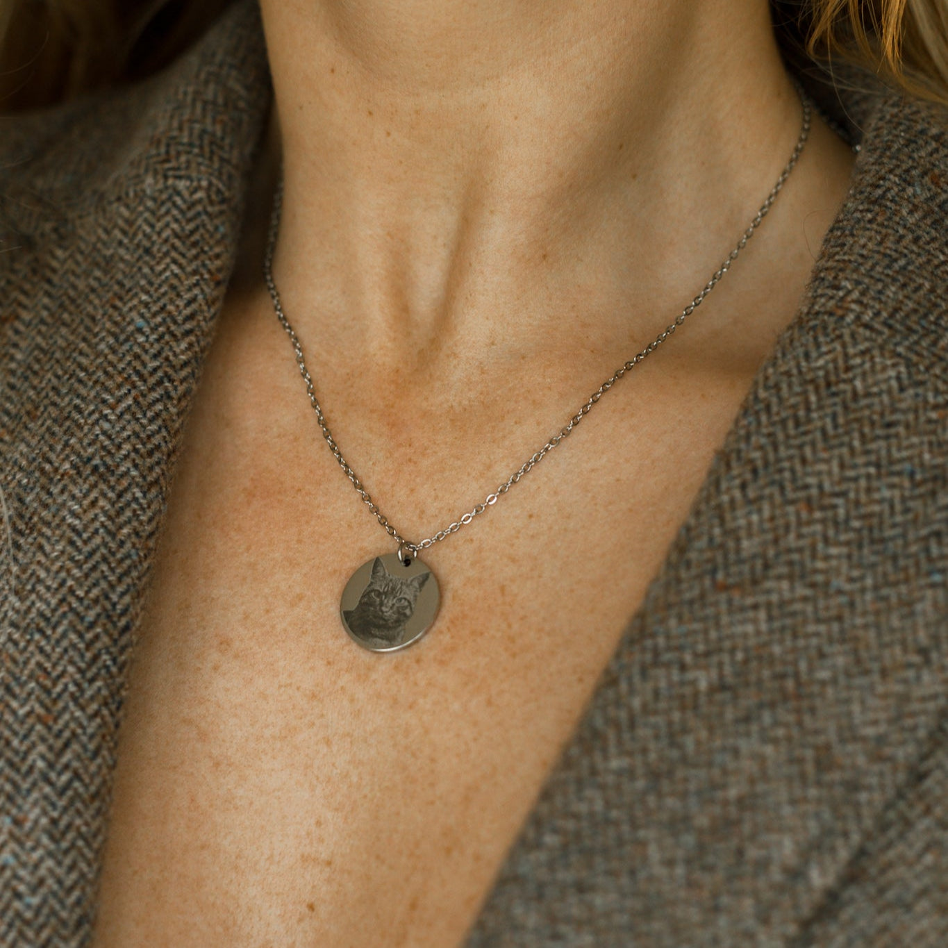 Hálsmen með mynd og texti