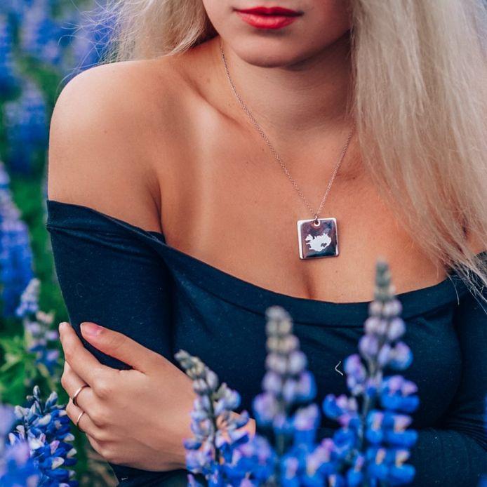 Tveggja hliða hálsmen