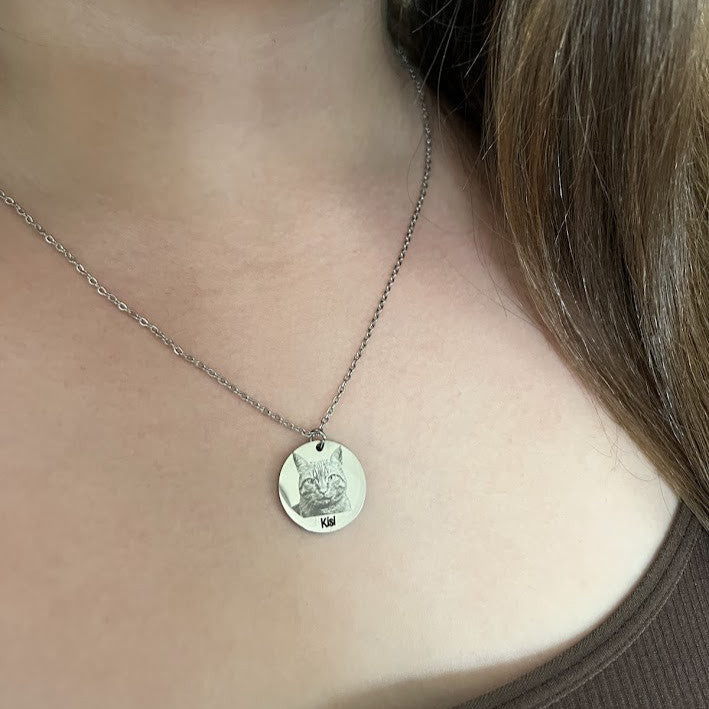 Hálsmen með mynd og texti